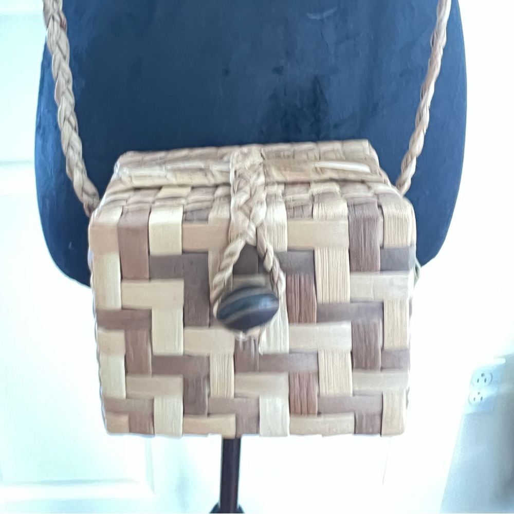 Authentic basketweave purse - Picture 5 of 8